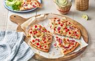 Daiya debuts shredded ‘chick’n’ topping on new pizza and flatbread